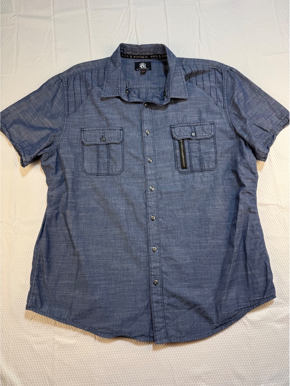 Rock & Republic Men’s XXL Blue Chambray Utility Shirt Short Sleeve Zip Pocket